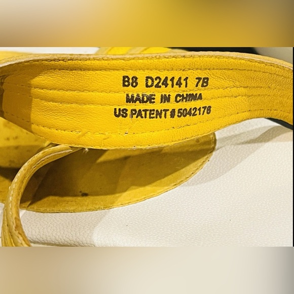 Women’s Cole Haan D24141 Air Vela Slide Lemon  / Yellow Casual Sandals Size 7B - Picture 6 of 6